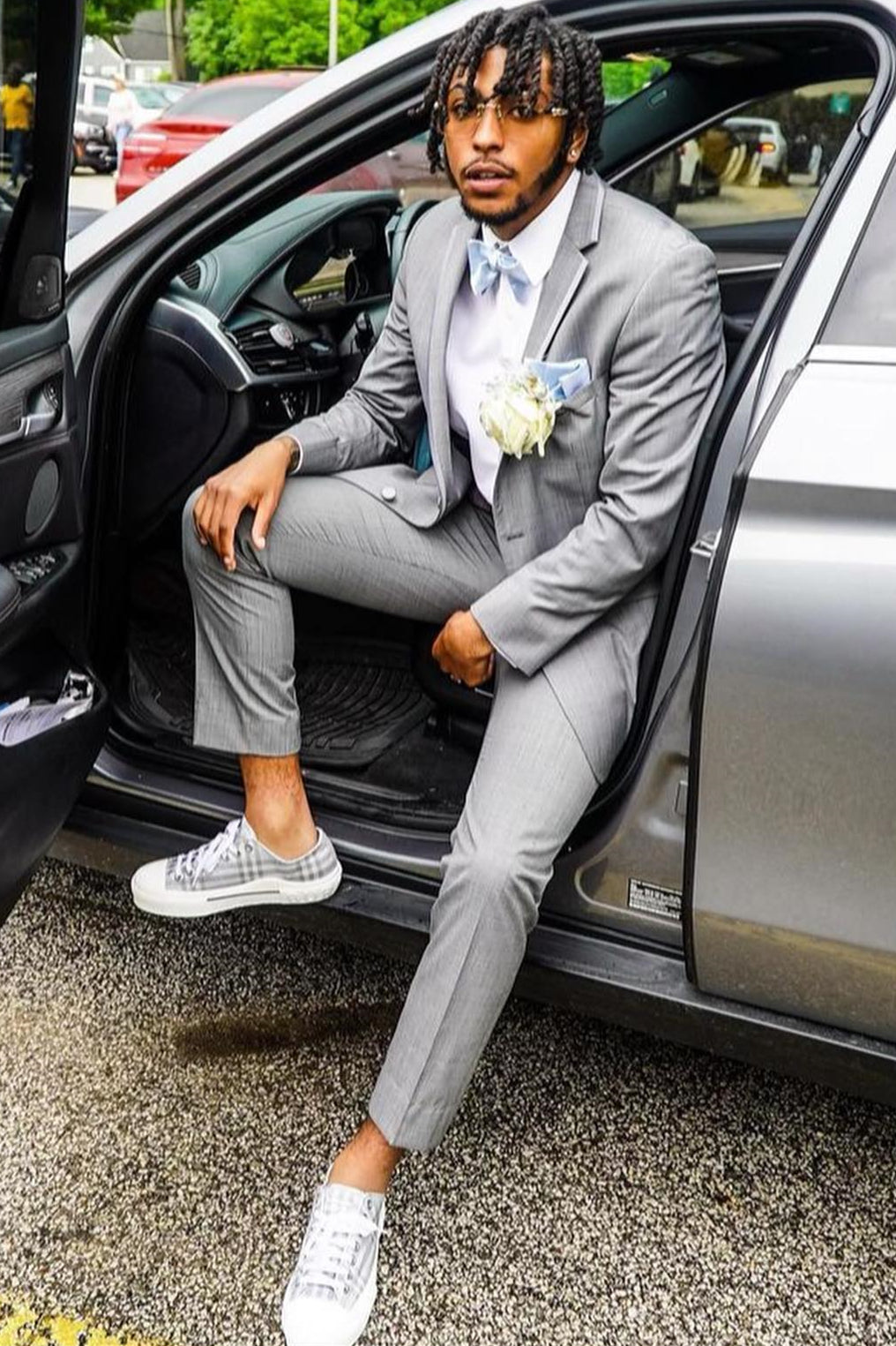 Gray Notched Lapel Close-Fitting Prom Suit