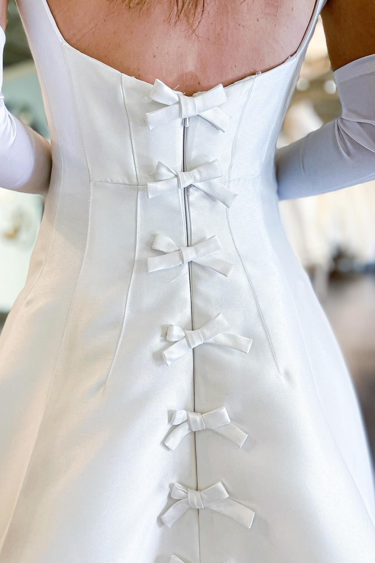 Chic Square Straps Satin Sleeveless Wedding Dresses A-Line Open Back With Bowknot