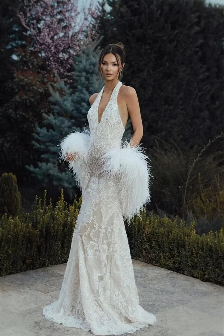 Luxurious V-Neck Halter Sleeveless Mermaid Prom Dresses Sheath Backless With Feather