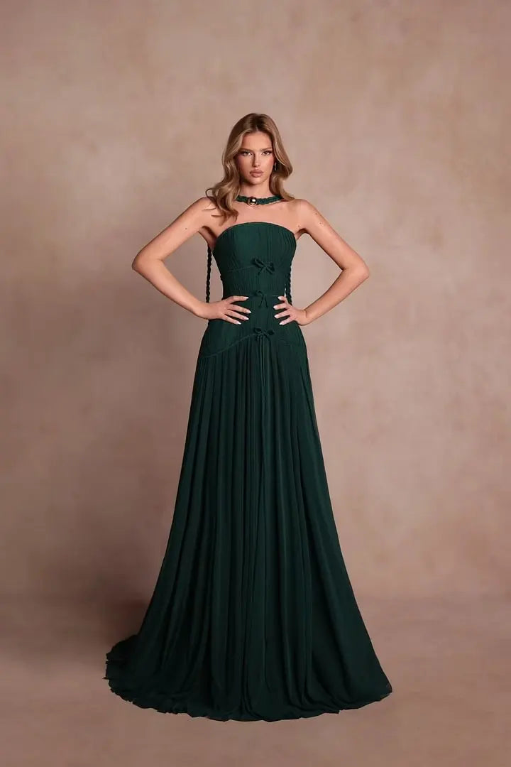 Elegant Strapless Sleeveless A-Line Wedding dresses Floor Length With Pleats