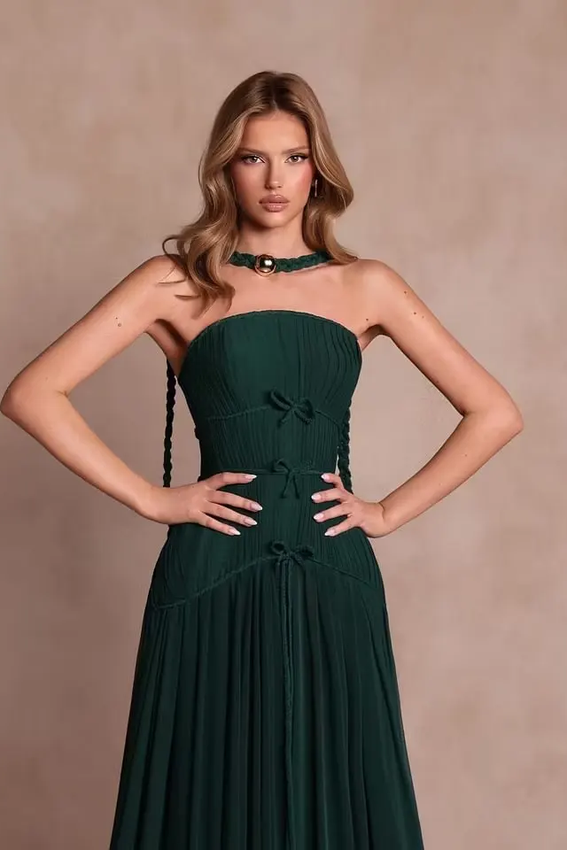 Elegant Strapless Sleeveless A-Line Wedding dresses Floor Length With Pleats