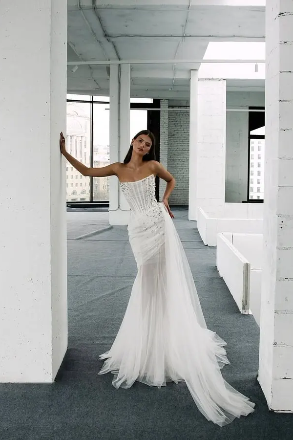 Elegant White Strapless Sleeveless Mermaid Tulle Wedding dresses Gem With Zipper Pleats