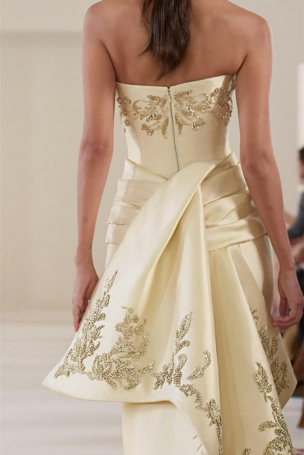 Unique Daffodil Strapless Sleeveless Satin Prom Dresses Floor Length With Zipper Pleats