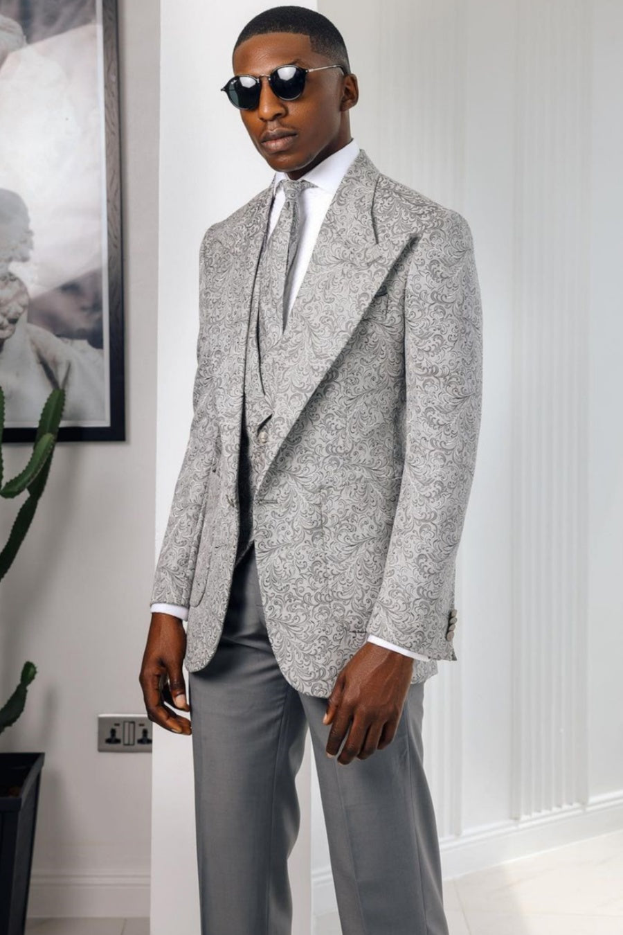 Gray Jacquard Peaked Lapel 3-Piece Prom Suit