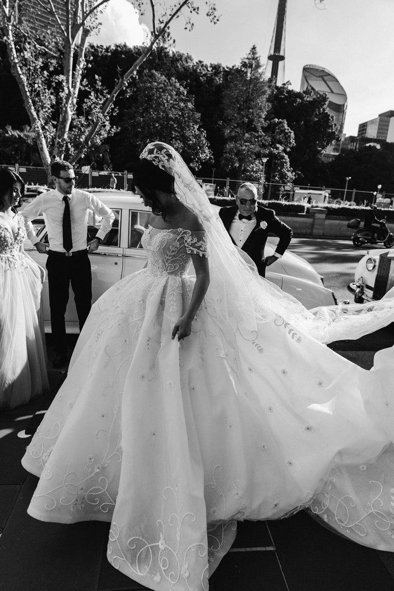 Ball Gown Off-the-shoulder Floor Length Tulle Applique Wedding Dress-showprettydress