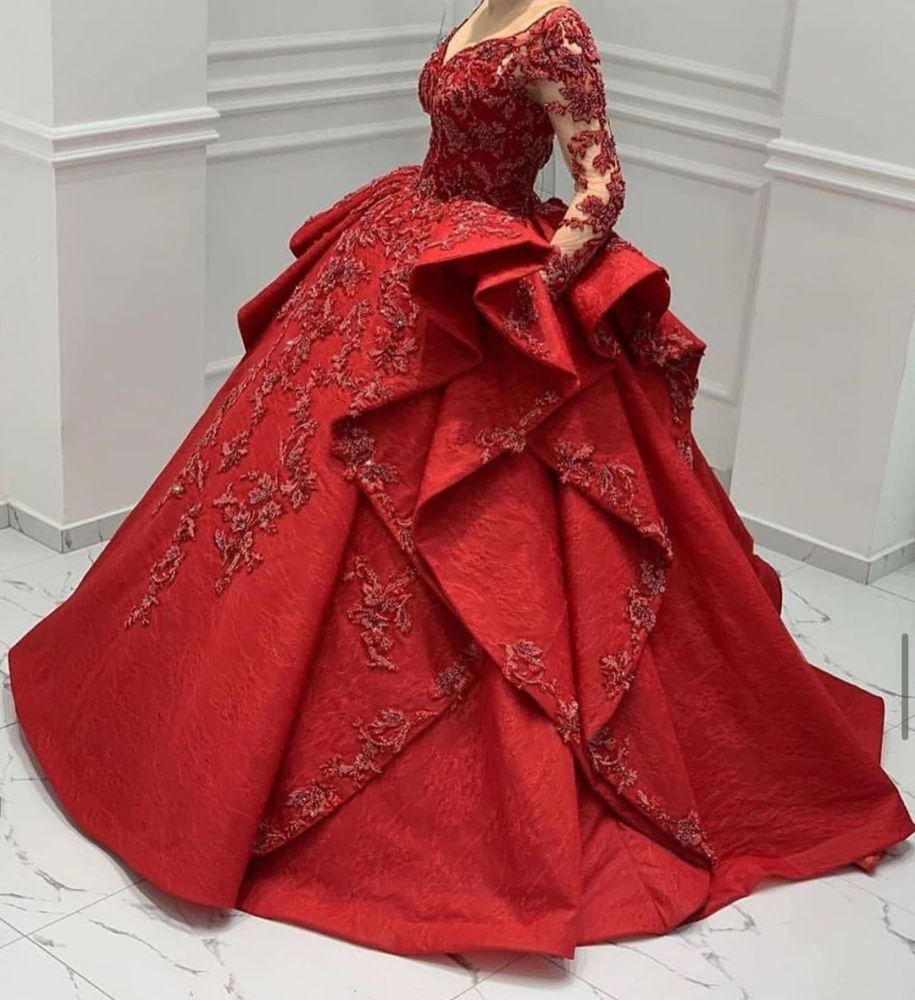 Burgundy Lace Appliques Long Sleevess V-neck Ruffles Ball Gowns Evening Gowns-showprettydress