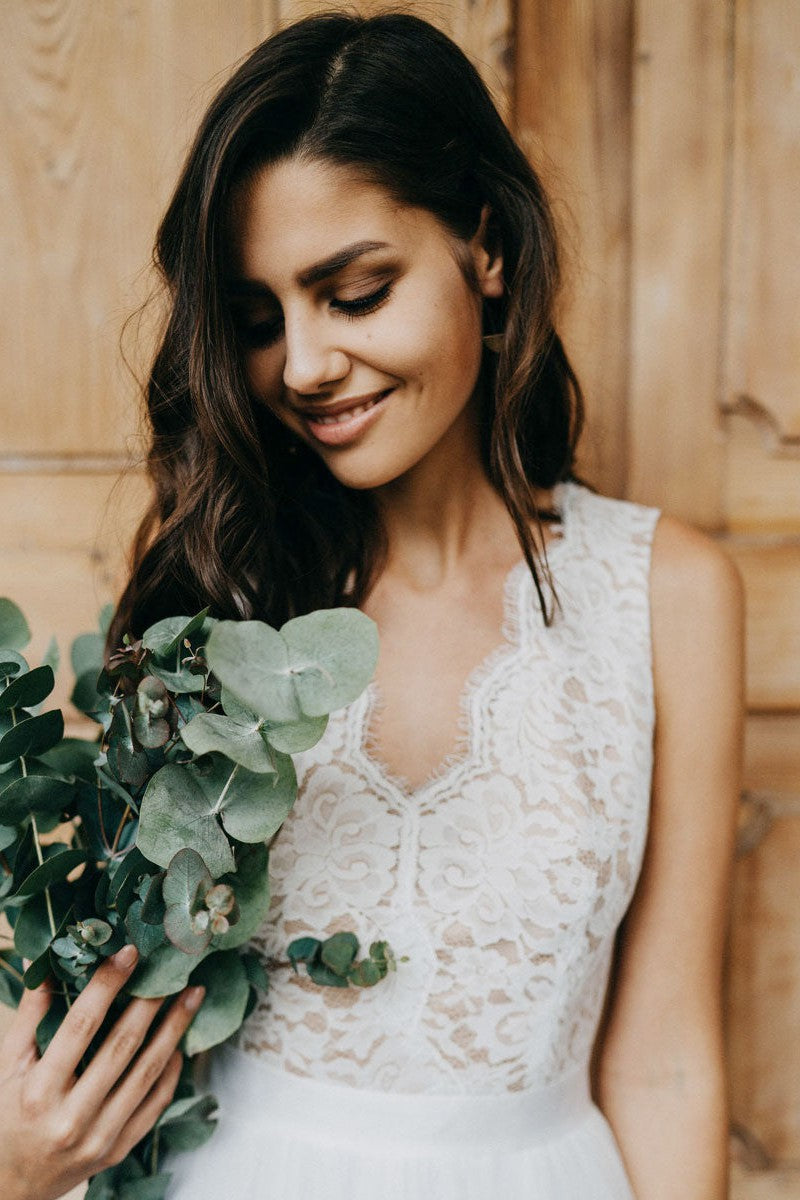 Casual Wedding Dress Tulle A-line Chic V-Neck Sleeveless Lace Long Bridal Gowns-Showprettydress