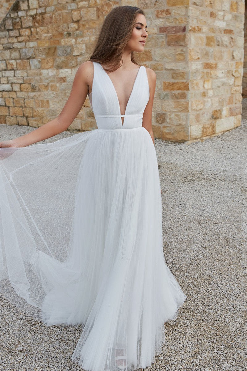Casual White Wedding Dress A-Line Chic V-Neck Sleeveless Long Pleated Tulle Bridal Gowns-Showprettydress