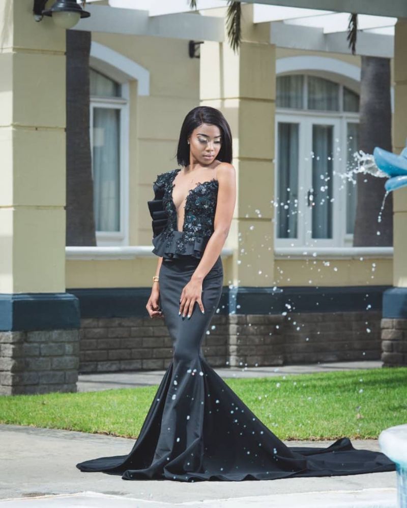 Chic Mermaid Deep V-neck Sleeveless Ruffles Appliques Prom Dresses Chic Long Evening Dresses With Chapel Train-showprettydress