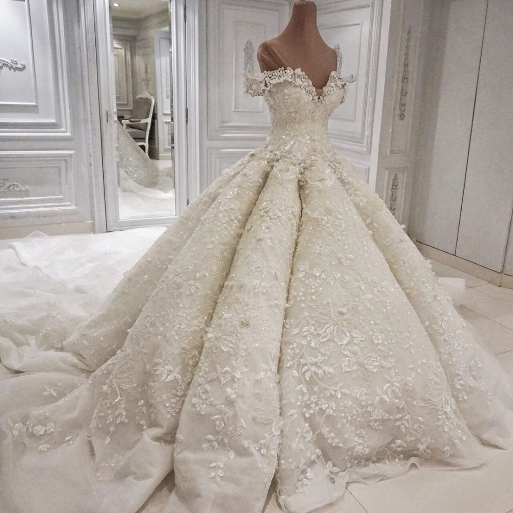 Classic Off theshoulder Luxurious Appliques Ball Gown Wedding Dress-showprettydress
