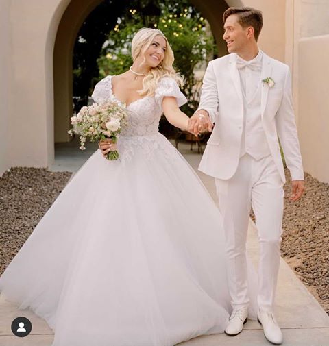 Classic V Neck Short Sleeve A line Wedding Dress White Appliques-showprettydress