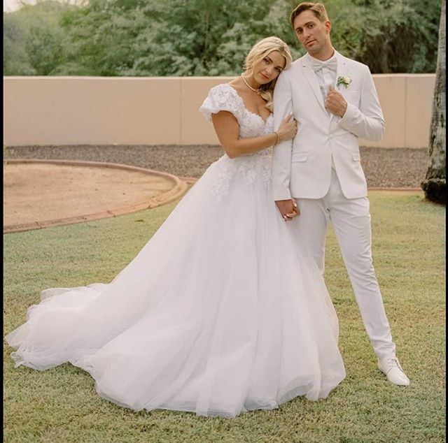 Classic V Neck Short Sleeve A line Wedding Dress White Appliques-showprettydress