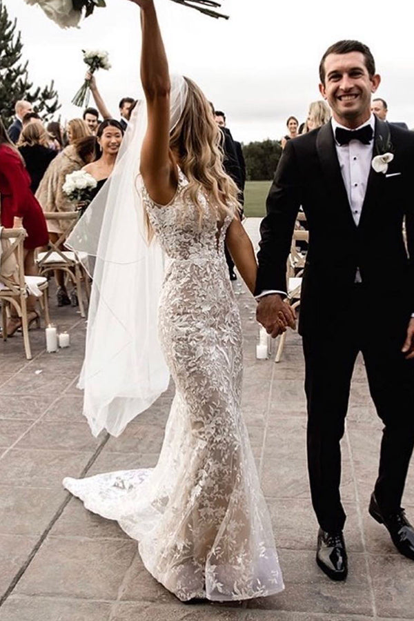 Classic V Neck Spaghetti Straps Mermaid Wedding Gown Floral Lace Dress for Bride-showprettydress