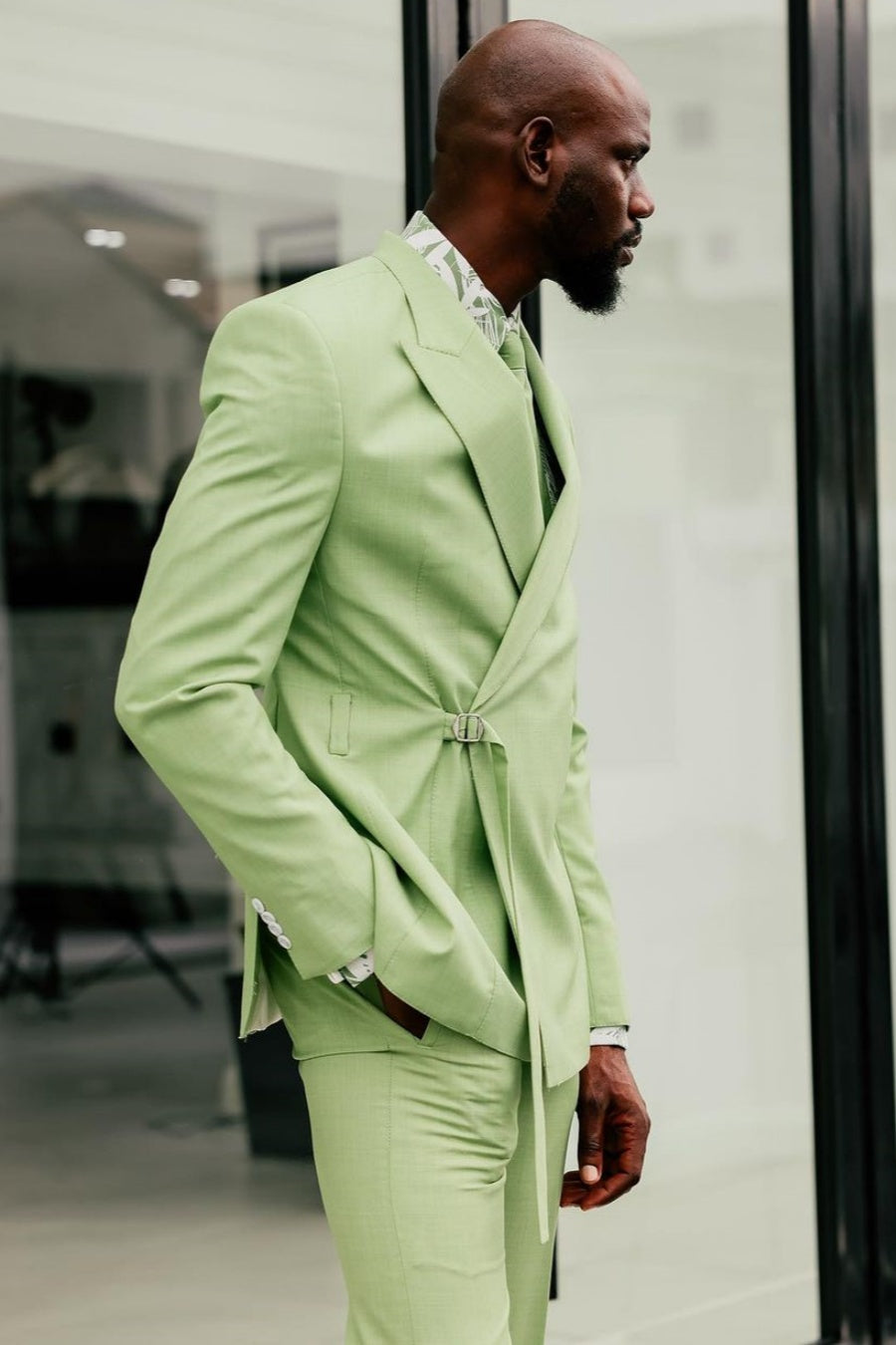 Light Green Peaked Lapel Prom Suit with Metal Button