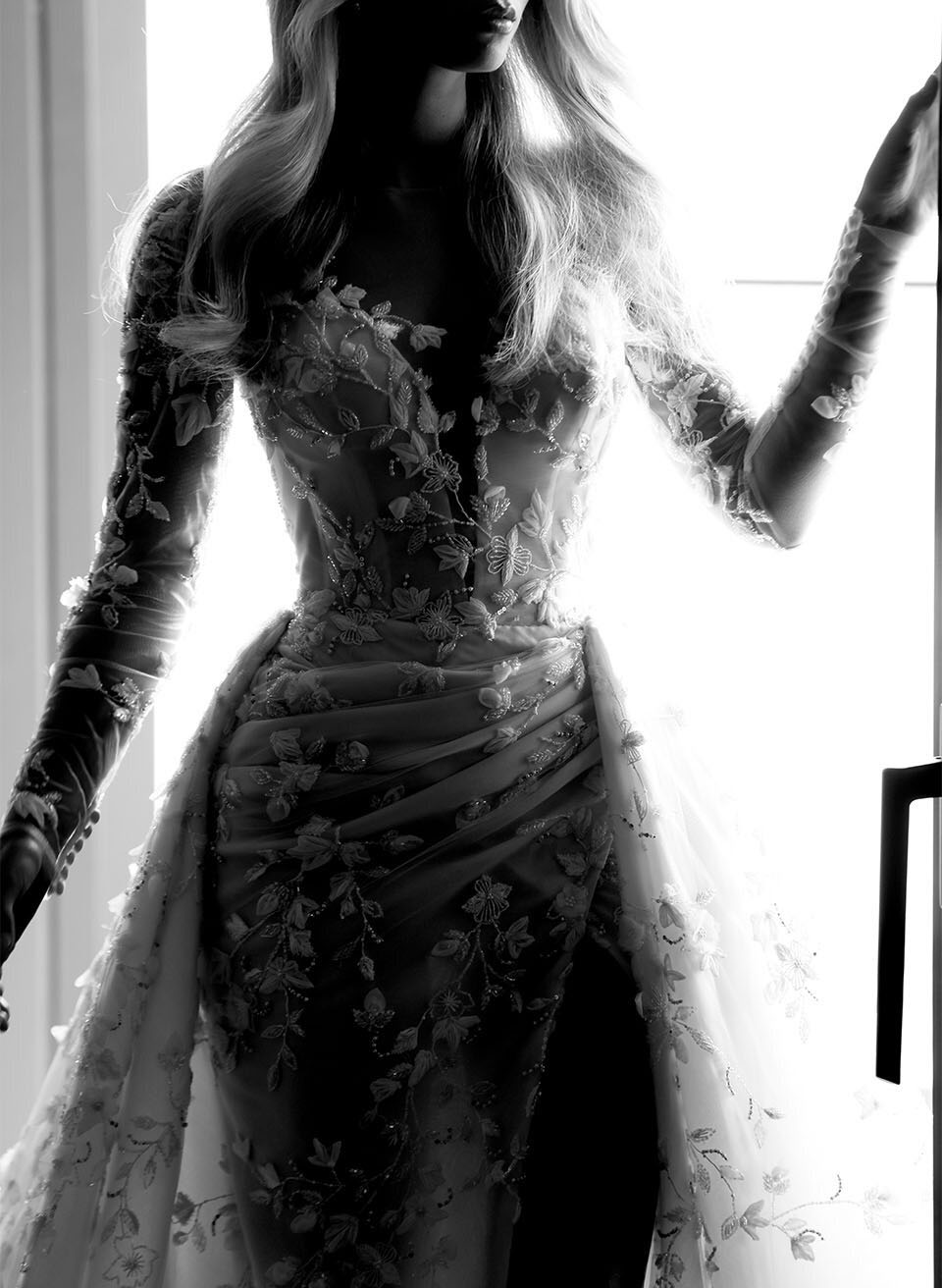 Elegant Lace Long Sleeve Wedding Dress Slit-Showprettydress