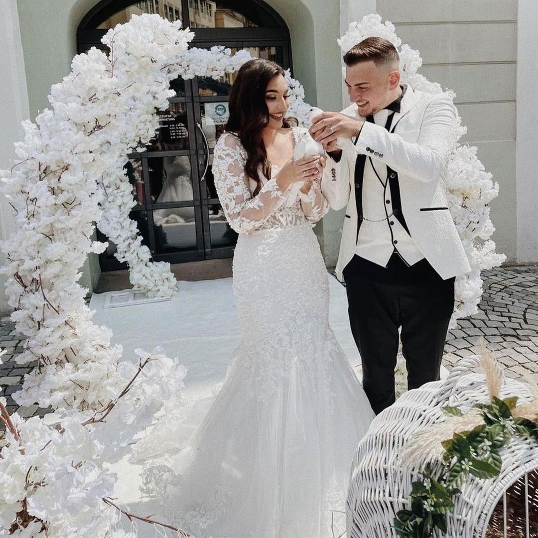 Elegant Long Mermaid Lace Open Back Wedding dresses with Sleeves-showprettydress