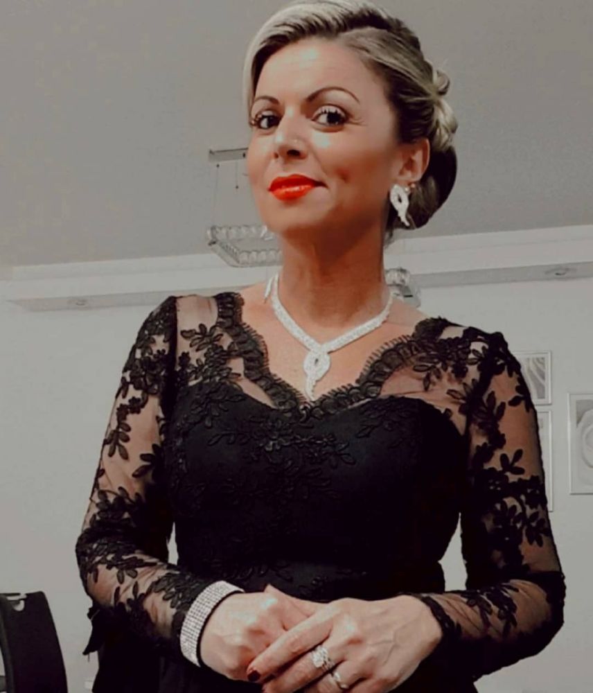 Elegant Long Sleevess Black V-neck Satin Lace Evening Dresses-showprettydress