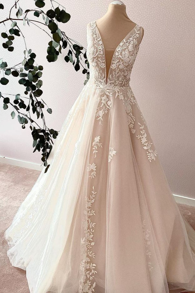 Elegant Long Sweetheart A-Line Tulle Appliques Lace Wedding Dress-showprettydress