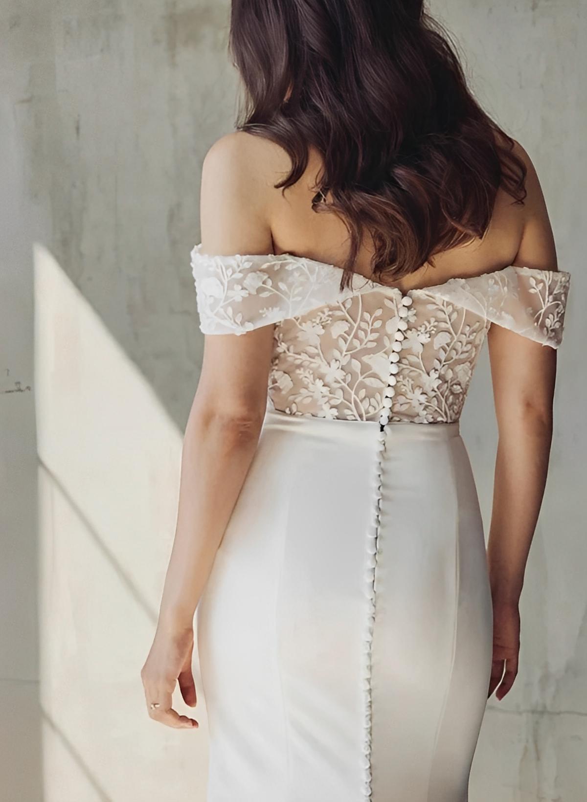 Elegant Sweetheart Elastic Satin Wedding Dresses Appliques Lace-Showprettydress