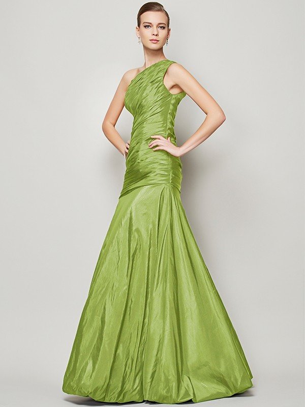 Fabulous Sleeveless One Shoulders Pleats Long Taffeta Bridesmaid Dresses-Showprettydress