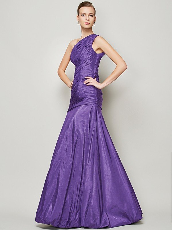 Fabulous Sleeveless One Shoulders Pleats Long Taffeta Bridesmaid Dresses-Showprettydress