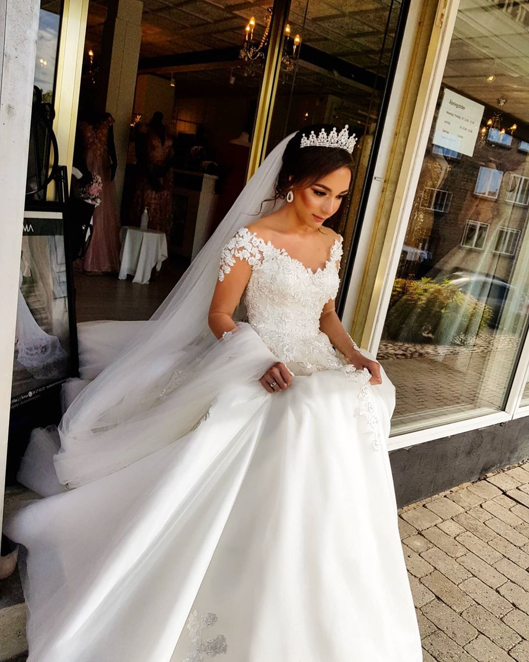 Gorgeous Long A-line Off-the-shoulder Wedding Dresses with Sleeves-showprettydress