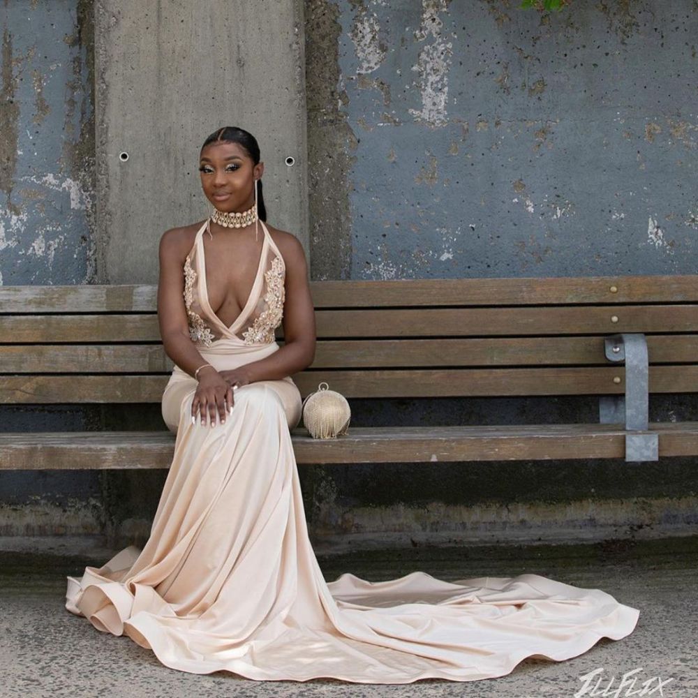 Halter Deep V-Neck Mermaid Evening Dress Appliques Prom Party Gowns-showprettydress