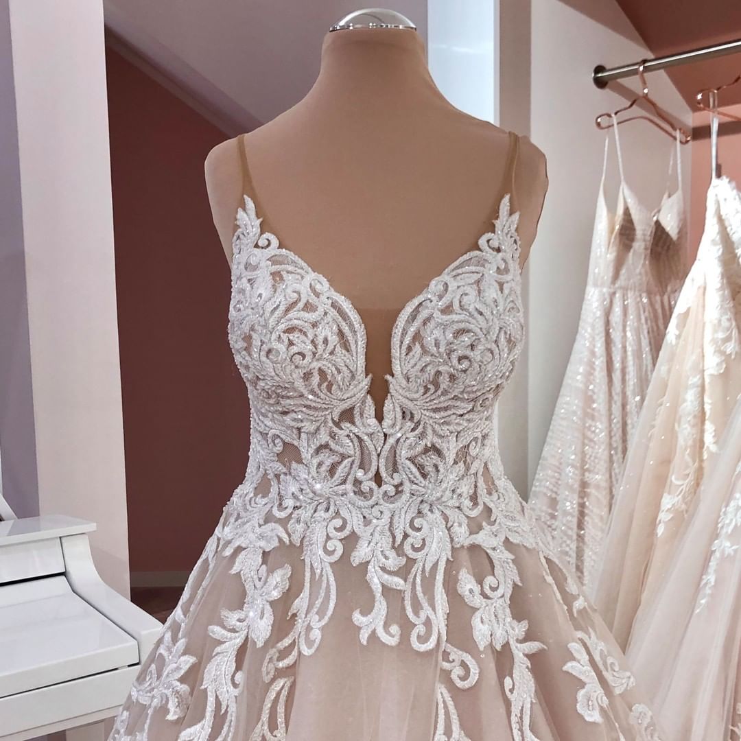 Long A-Line V-neck Spaghetti Straps Backless Appliques Lace Tulle Wedding Dress-showprettydress