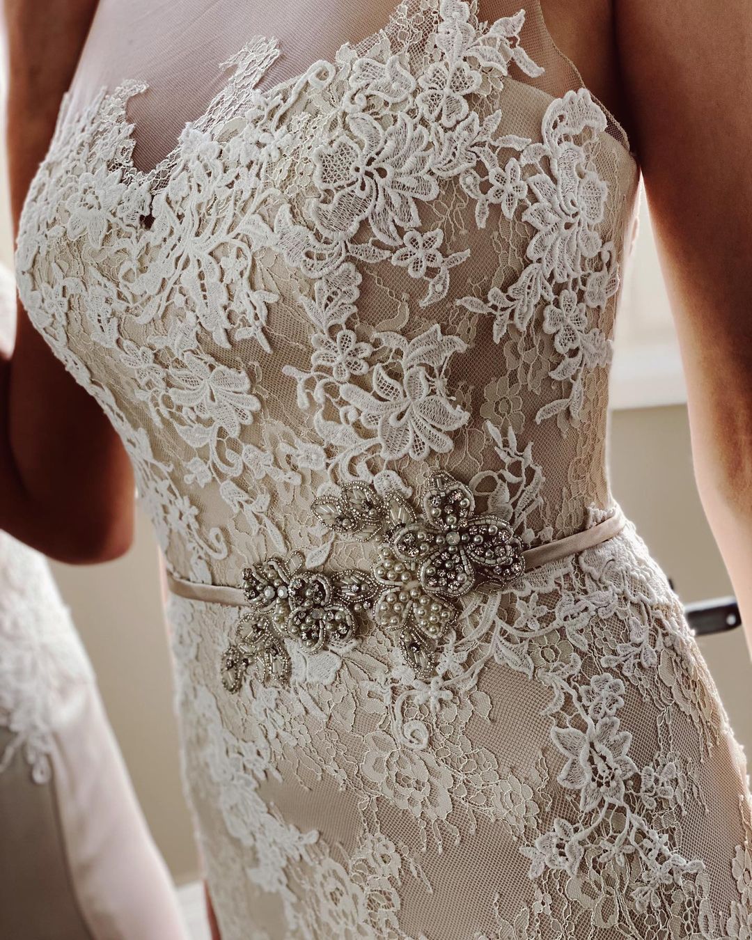 Long Mermaid Bateau Appliques Lace Wedding Dress With Pearl Sash-showprettydress