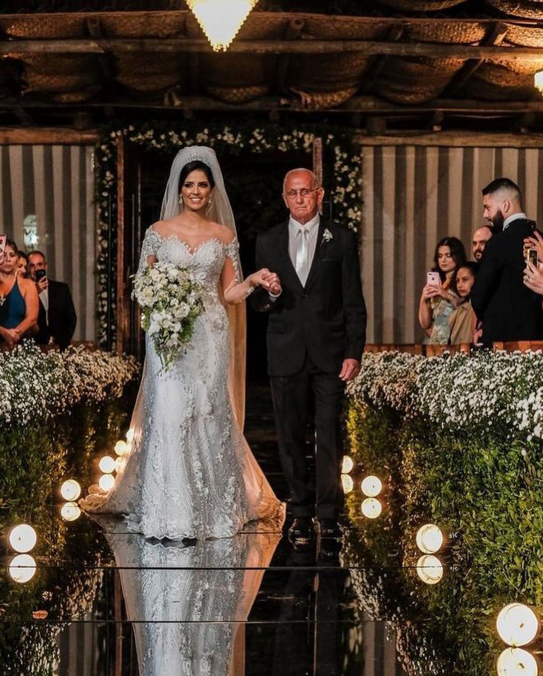 Long Sleeves Mermaid Off-the-shoulder Tulle Wedding Dress with Appliques Lace-showprettydress