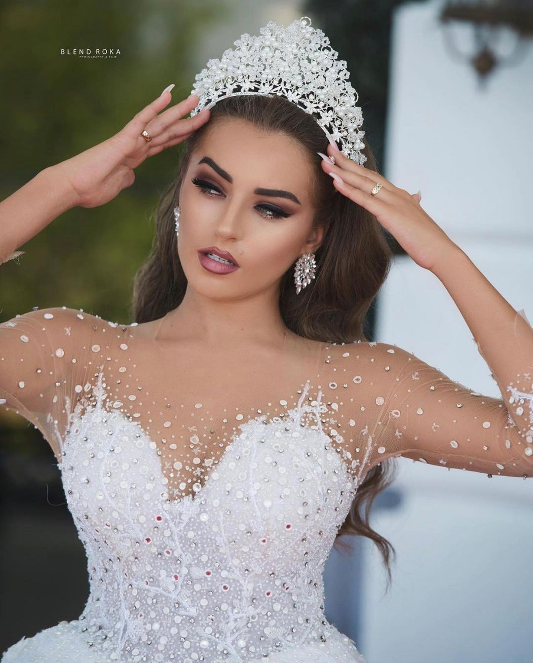 Luxury Long Ball Gown Sweeteart Beads Glitter Wedding Dress with Sleeves-showprettydress