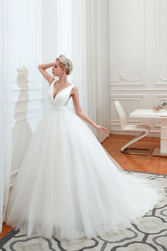 strapless open back dress Modern V neck sleeveless White Princess Spring Wedding Dress