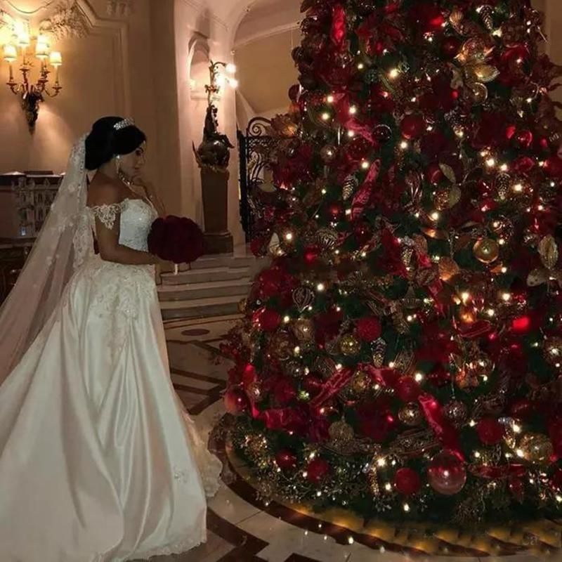 Off the Shoulder Sweetheart Tulle lace Appliques Long Wedding Dress with Detachable Train-showprettydress