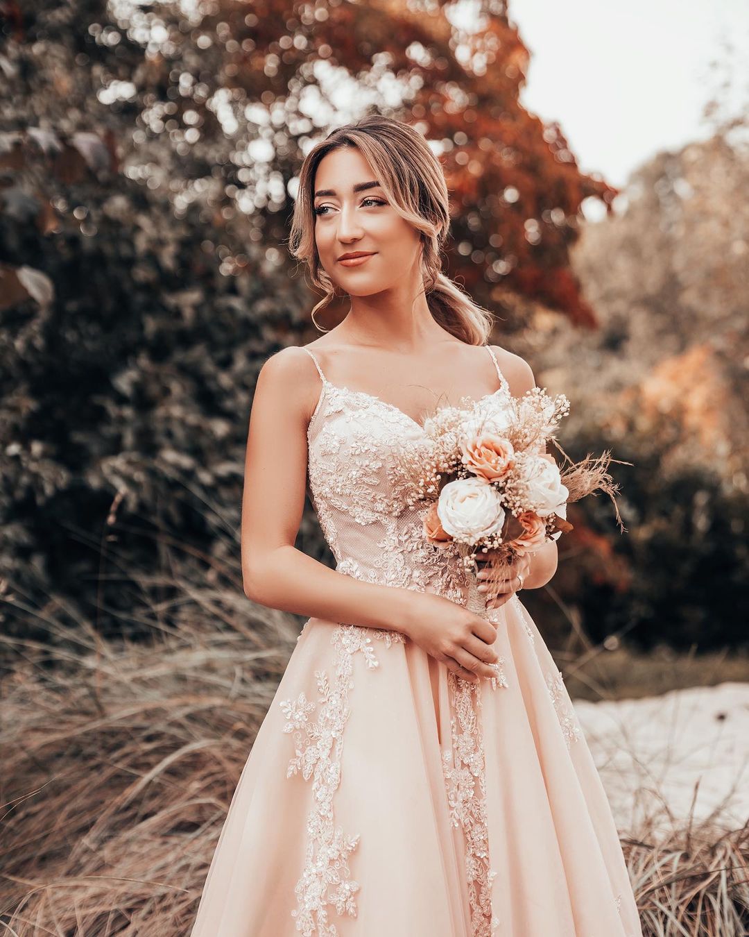 Romantic Long A-Line Spaghetti Straps Tulle Lace Wedding Dress-showprettydress