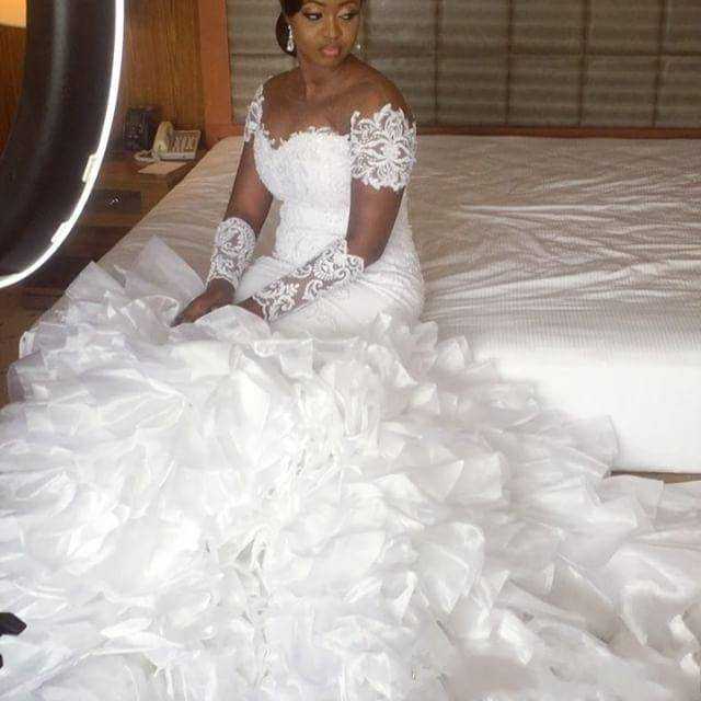 Short sleeves Off the shoulder White Mermaid Wedding Dresses with Ruffles Train-showprettydress