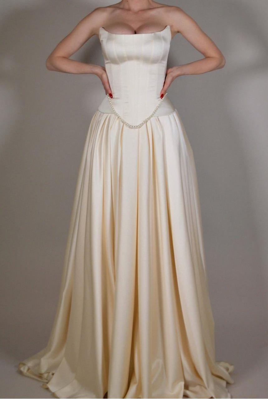 Showprettydess Exquisite Satin Ivory Strapless Sleeveless Pleated Prom Dress with Beadings-showprettydress