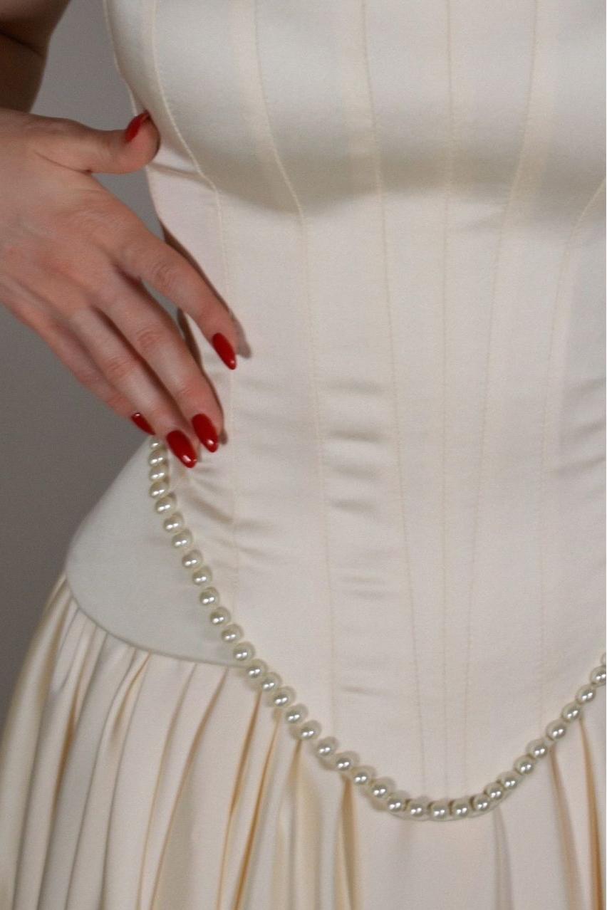 Showprettydess Exquisite Satin Ivory Strapless Sleeveless Pleated Prom Dress with Beadings-showprettydress