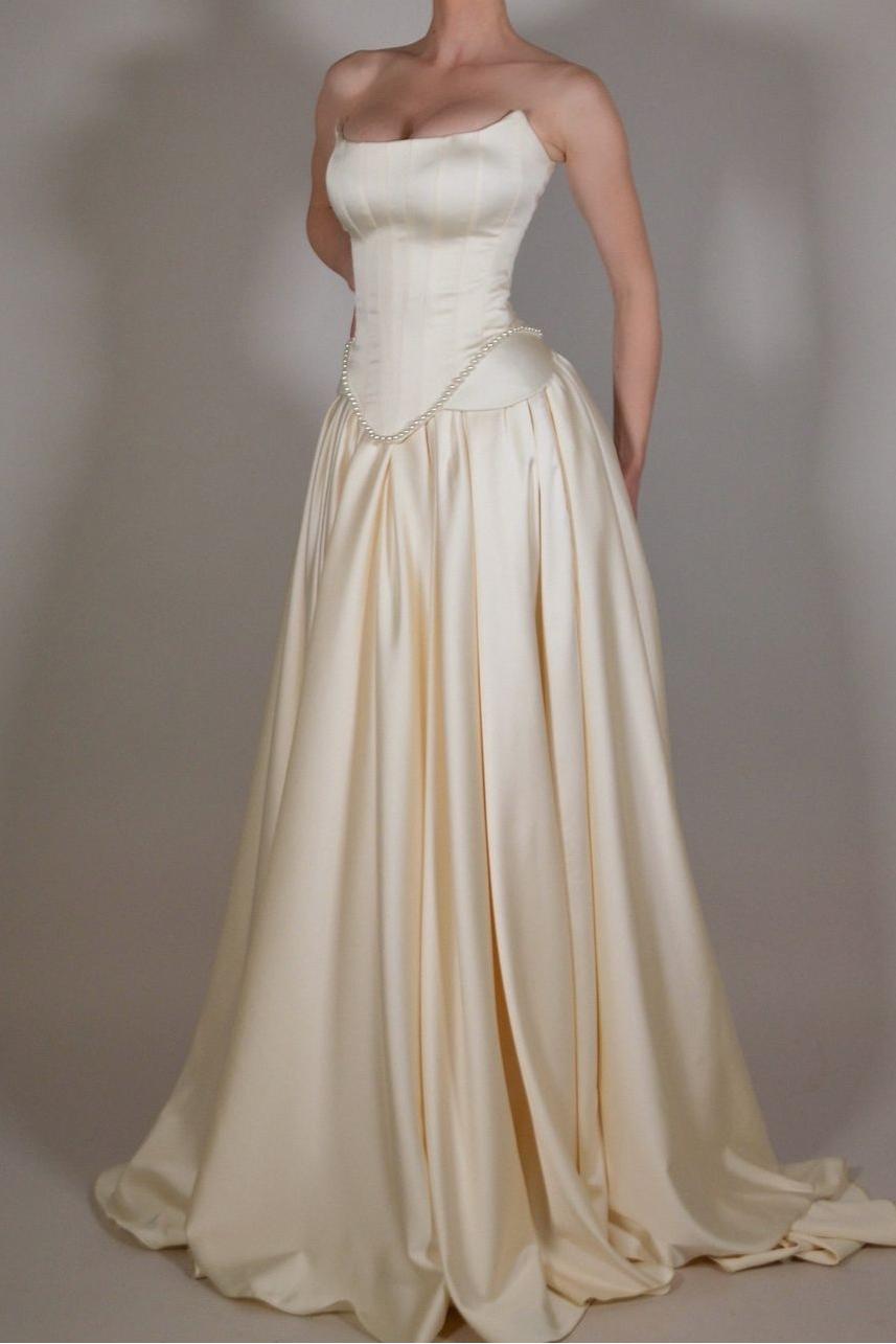 Showprettydess Exquisite Satin Ivory Strapless Sleeveless Pleated Prom Dress with Beadings-showprettydress
