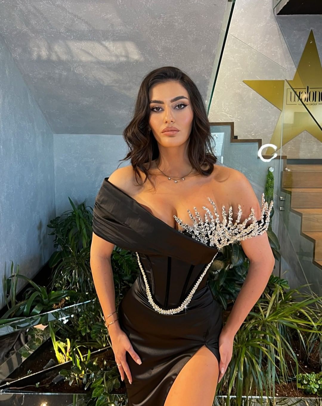 Showprettydess Off-the-Shoulder Black Mermaid Prom Dress with Unique Beaded Design & Slit-showprettydress