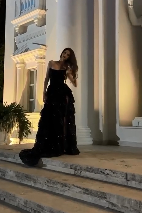 Showprettydess Stunning Black Sequined Sleeveless Strapless Long Prom Dress with Split & Ruffles-showprettydress