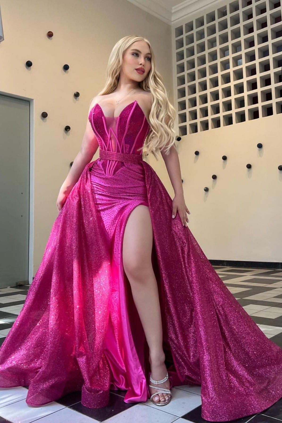 Showprettydess Stunning Hot Pink Sweetheart Sleeveless Split Sequined Prom Dress with Ruffles-showprettydress