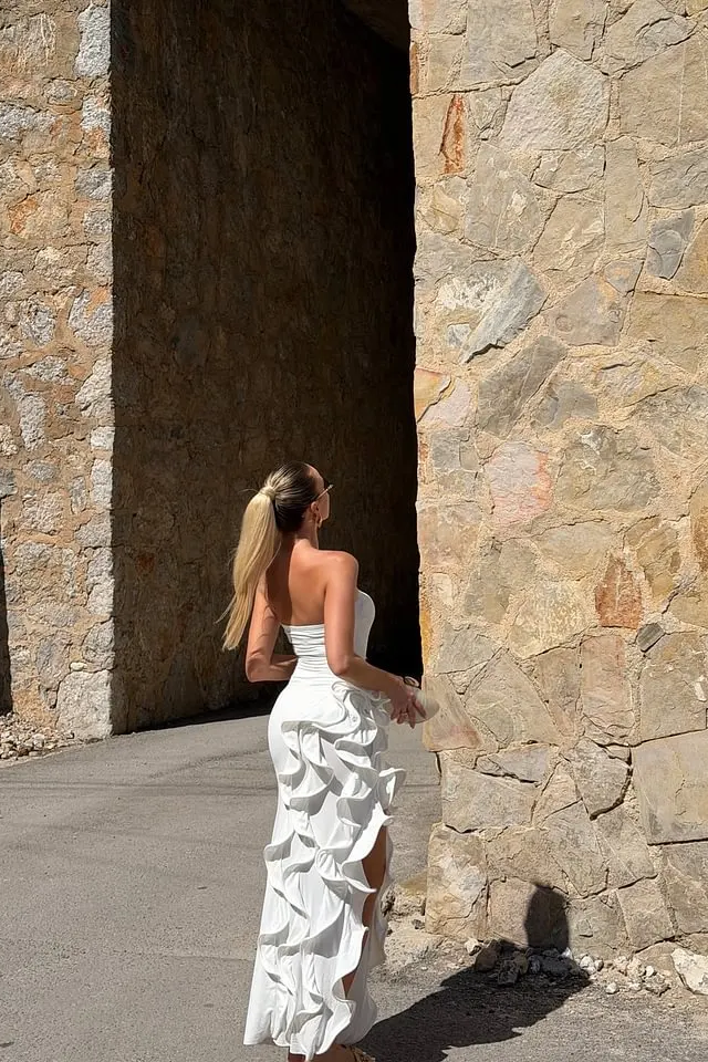 Luxurious White Strapless Sleeveless Mermaid Satin Prom Dresses Column With High Split