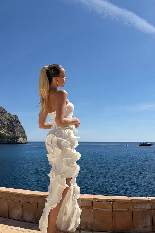 Luxurious White Strapless Sleeveless Mermaid Satin Prom Dresses Column With High Split