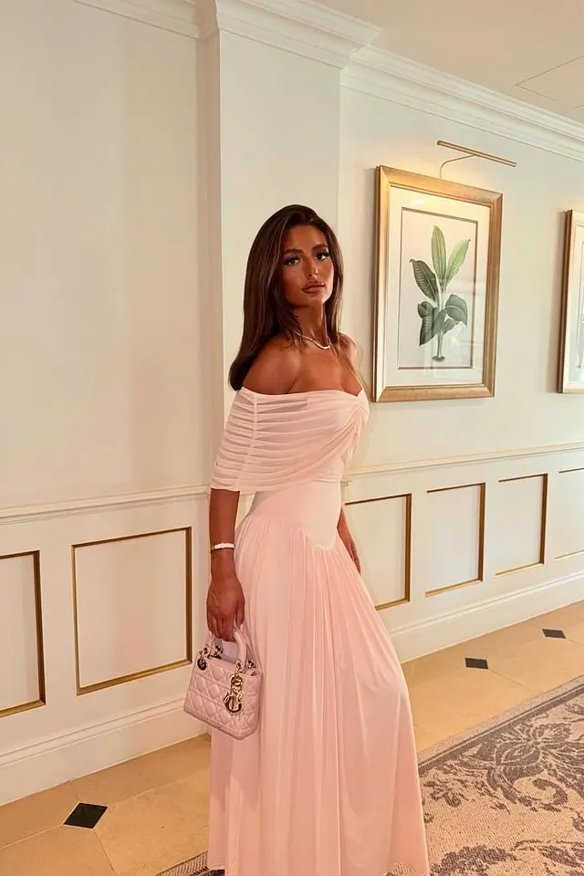 Romantic Pink Off The Shoulder Chiffon Prom Dresses Long With Pleats Zipper