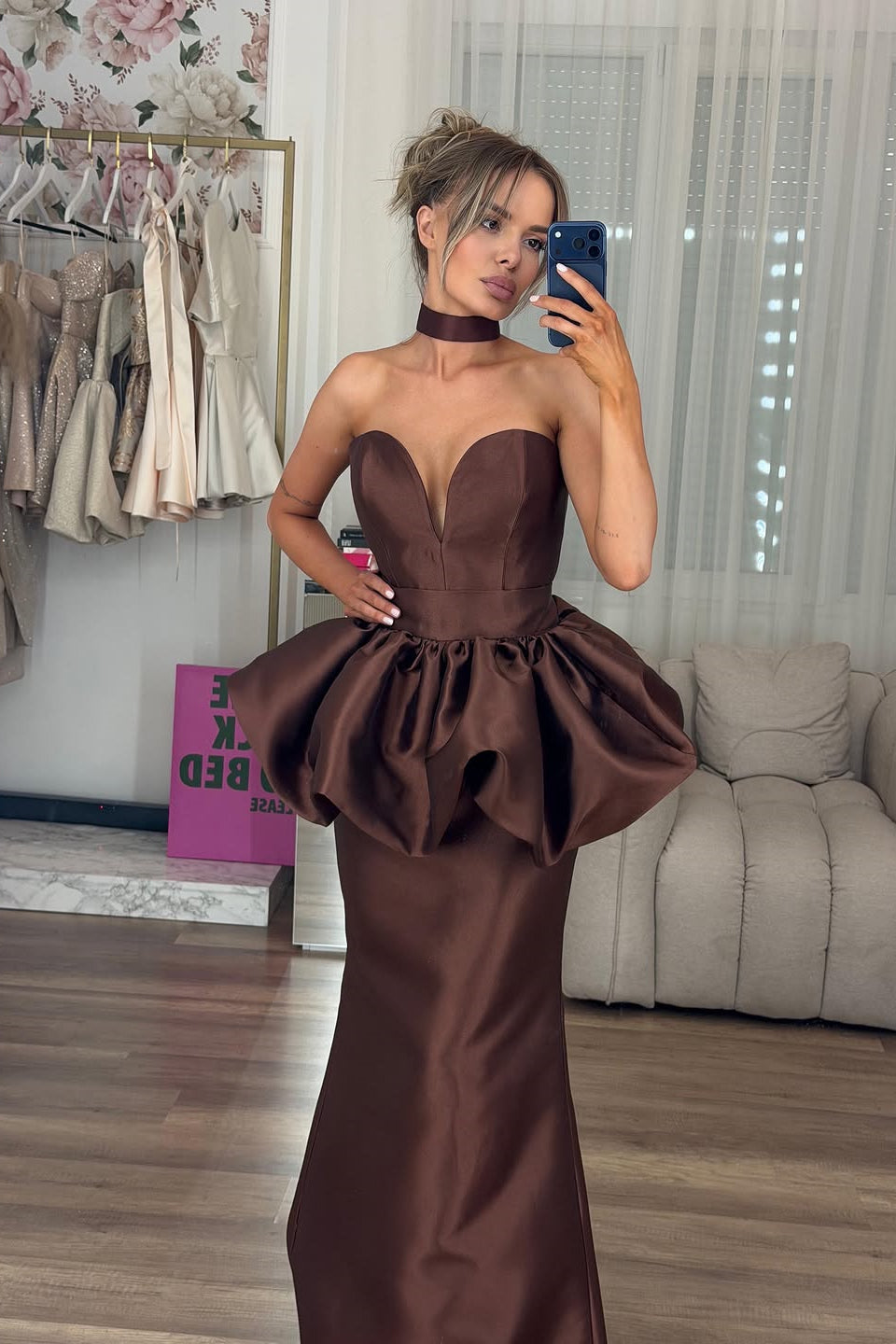 Luxurious Chocolate Sweetheart Strapless Sleeveless Satin Prom Dresses Mermaid With Pleats