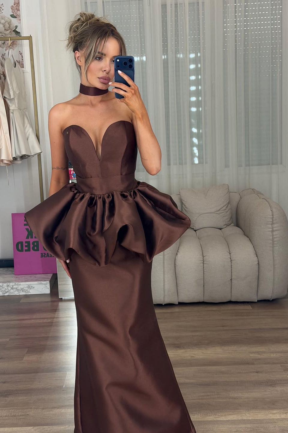 Luxurious Chocolate Sweetheart Strapless Sleeveless Satin Prom Dresses Mermaid With Pleats