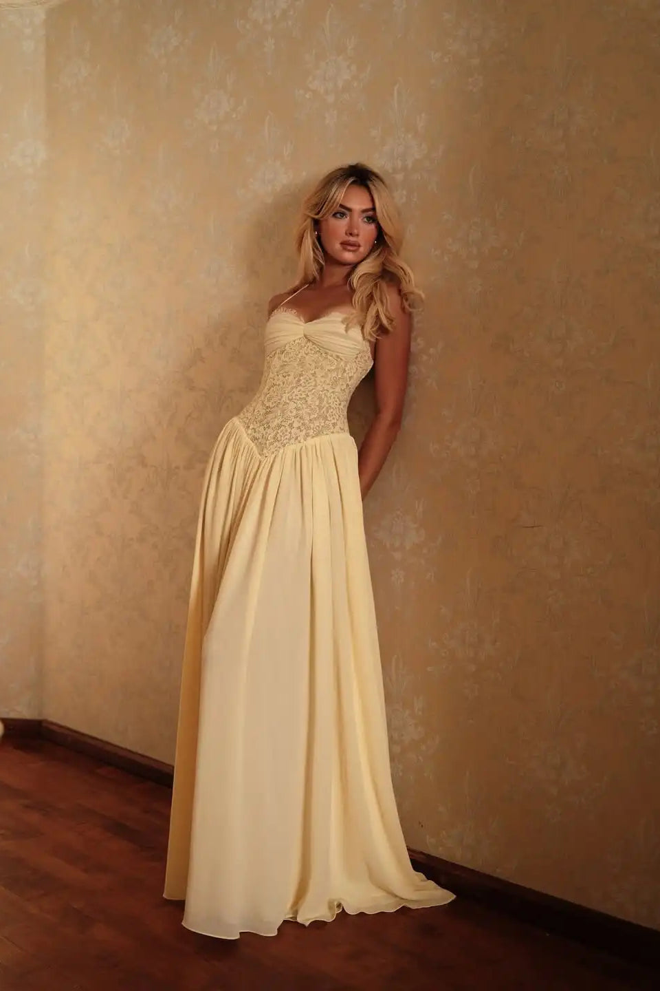 Romantic Daffodil Halter Sweetheart Sleeveless Chiffon Prom Dresses Floor Length With Lace-Up Back