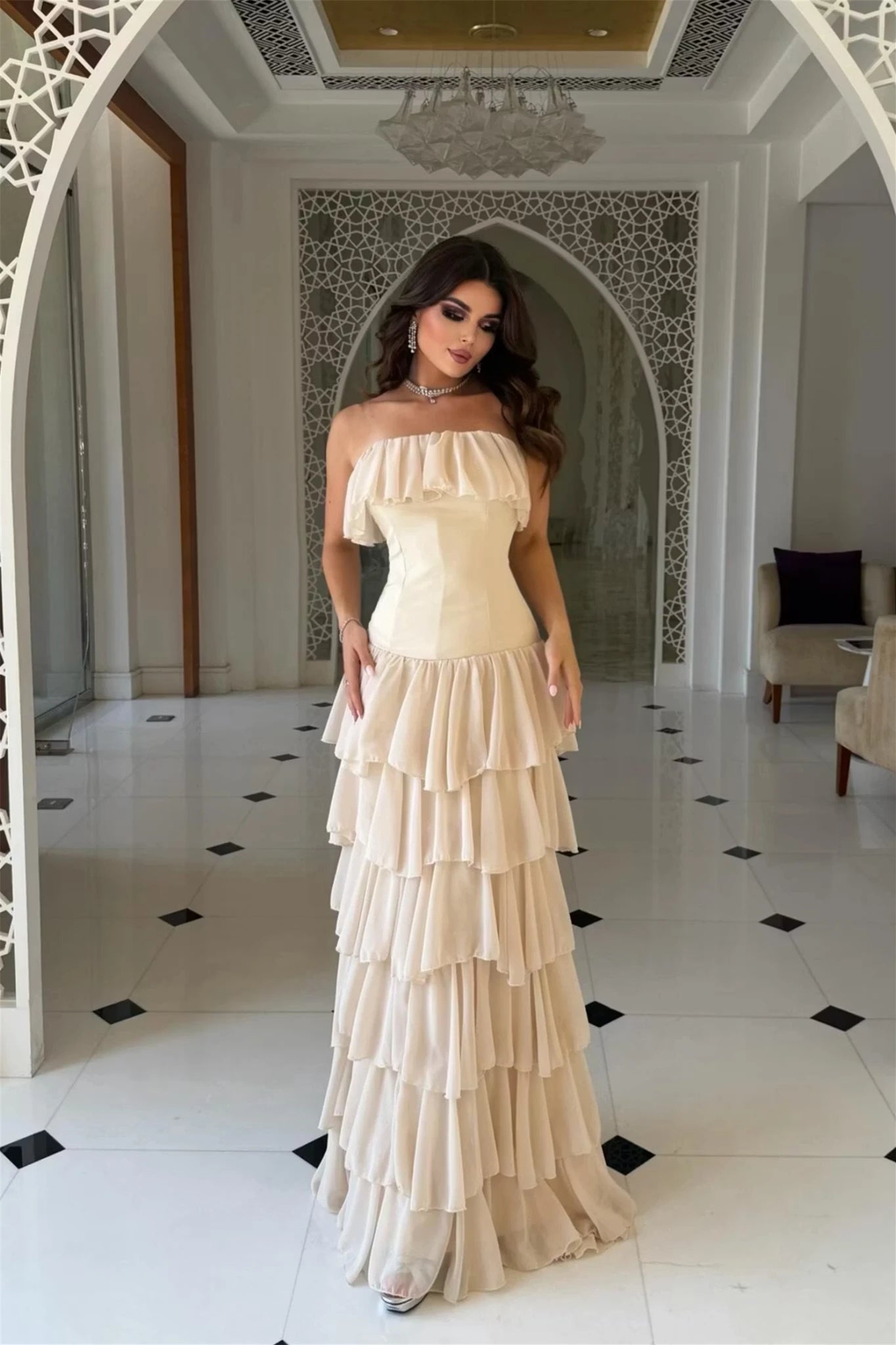 Luxurious Strapless Sleeveless Chiffon Prom Dresses Floor Length With Pleats
