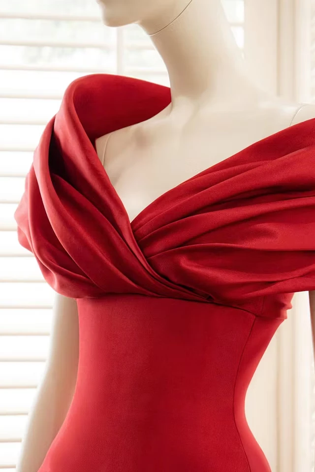Luxurious Red Off The Shoulder Satin Prom Dresses A-Line With Pocket Pleats
