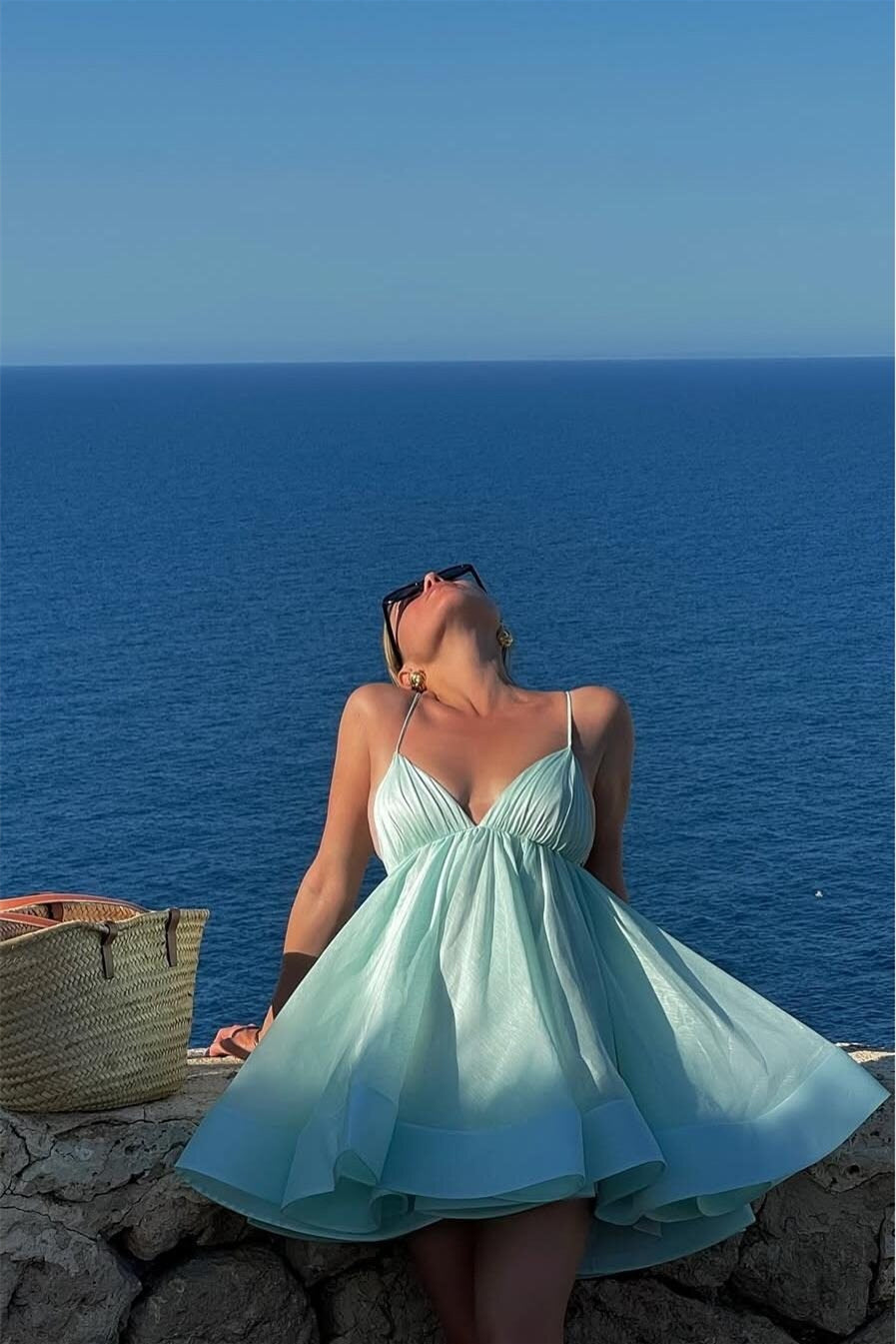 Romantic Blue Spaghetti-Straps V-Neck Sleeveless Homecoming Dresses Mini With Criss-Cross Back